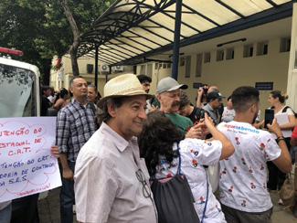 Eduardo Barbosa e Jorge Beloqui em manisfestação no CRT/SP.