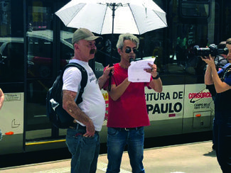 Beloqui e Giacomini em manifestação do Dia Mundial de Luta contra a AIDS.